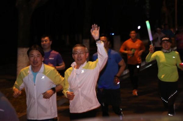 地球一小时 | U乐国际控股第三季七彩荧光夜跑圆满收官